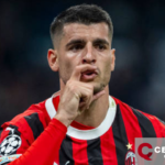 CENTRALNESIA - Kemenangan AC Milan di Santiago Bernabeu jelas menjadi momen penting bagi klub, terutama karena stadion ini telah menjadi tempat yang sulit ditaklukkan bagi tim-tim lawan. Alvaro Morata, yang menjadi salah satu pilar dalam kemenangan ini, menekankan bahwa kemenangan tersebut bukan hanya soal sejarah, tetapi juga sebagai pendorong mentalitas tim untuk terus berjuang keras dalam setiap pertandingan. Sikap Rendah Hati dan Fokus ke Depan Morata mengingatkan rekan-rekannya agar tetap fokus dan tidak terbawa euforia berlebihan. Ia menyadari bahwa kemenangan ini masih berada di fase grup, dan AC Milan masih memiliki perjalanan panjang di Liga Champions musim ini. Sikap ini menunjukkan kepemimpinan Morata, yang ingin menjaga agar tim tetap rendah hati dan fokus pada tujuan akhir yang lebih besar, yakni melaju sejauh mungkin di kompetisi. Menurut Morata, kemenangan ini bukan alasan untuk berpuas diri, melainkan dorongan untuk bekerja lebih keras. "Kemenangan ini seharusnya memotivasi kami untuk terus berjuang seperti singa," ujarnya, menyoroti pentingnya tekad dan kekompakan yang telah mereka tunjukkan di Bernabeu. Kerja Keras dan Kekompakan Tim Morata juga memberikan pujian pada kerja sama dan kekompakan tim Milan. Dalam laga ini, AC Milan bermain disiplin, dengan pertahanan yang rapat dan serangan yang efektif saat mereka mendapat kesempatan. Mereka tampil luwes saat menguasai bola, tetapi juga tetap solid dalam bertahan. Kombinasi ini berhasil meredam agresivitas Real Madrid dan membawa Milan pada hasil yang diharapkan. Menantikan Tantangan Berikutnya Kemenangan ini memberi AC Milan modal penting, tetapi Morata mengingatkan bahwa mereka harus segera mengalihkan fokus ke pertandingan-pertandingan selanjutnya. Bagi Morata, mengingat posisi AC Milan di fase grup, setiap poin sangat berharga untuk mengamankan tempat di babak knockout. Dengan mentalitas seperti ini, Morata berharap AC Milan bisa menjaga momentum positif dan konsistensi, yang sangat penting dalam kompetisi sekelas Liga Champions. Morata berhasil mengirim pesan yang kuat: bahwa kemenangan atas Madrid bukanlah tujuan akhir, melainkan satu langkah di perjalanan panjang mereka.